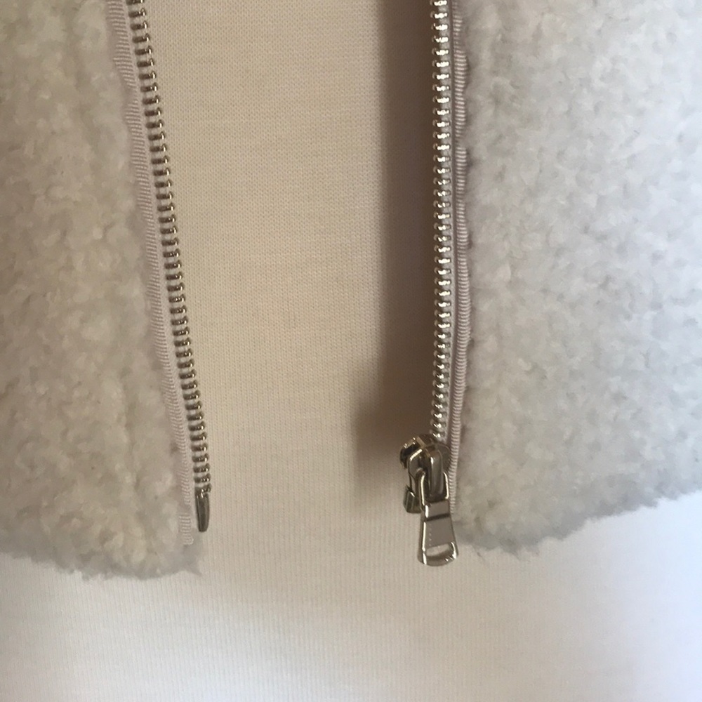 Gorgeous Loft Jacket 💗 - Picture 2 of 6